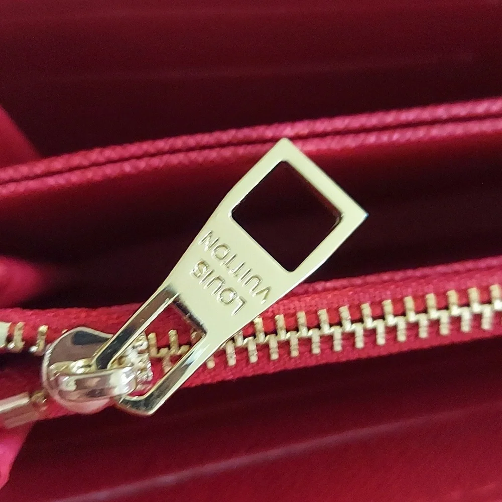 Fashion Monogram Embossed Wallet - Picture 4 of 7